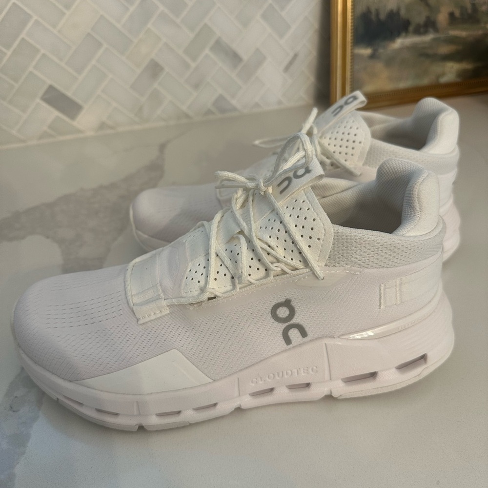 On running cloud sneakers white 8